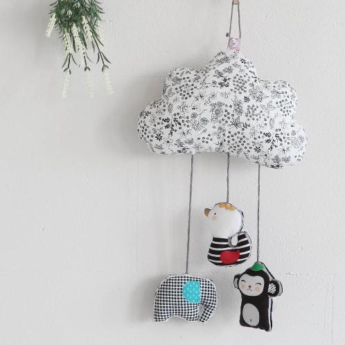 Cloud black and white mobile DIY